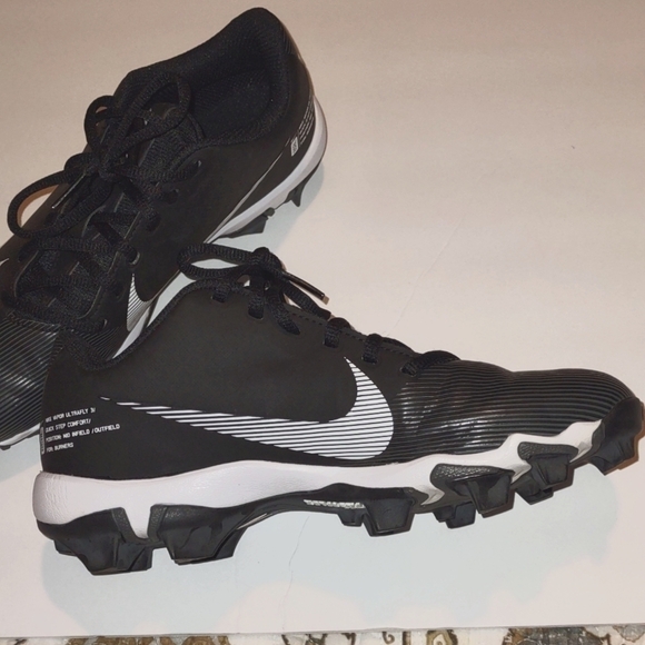 Nike Youth Soccer Cleats - Picture 2 of 11